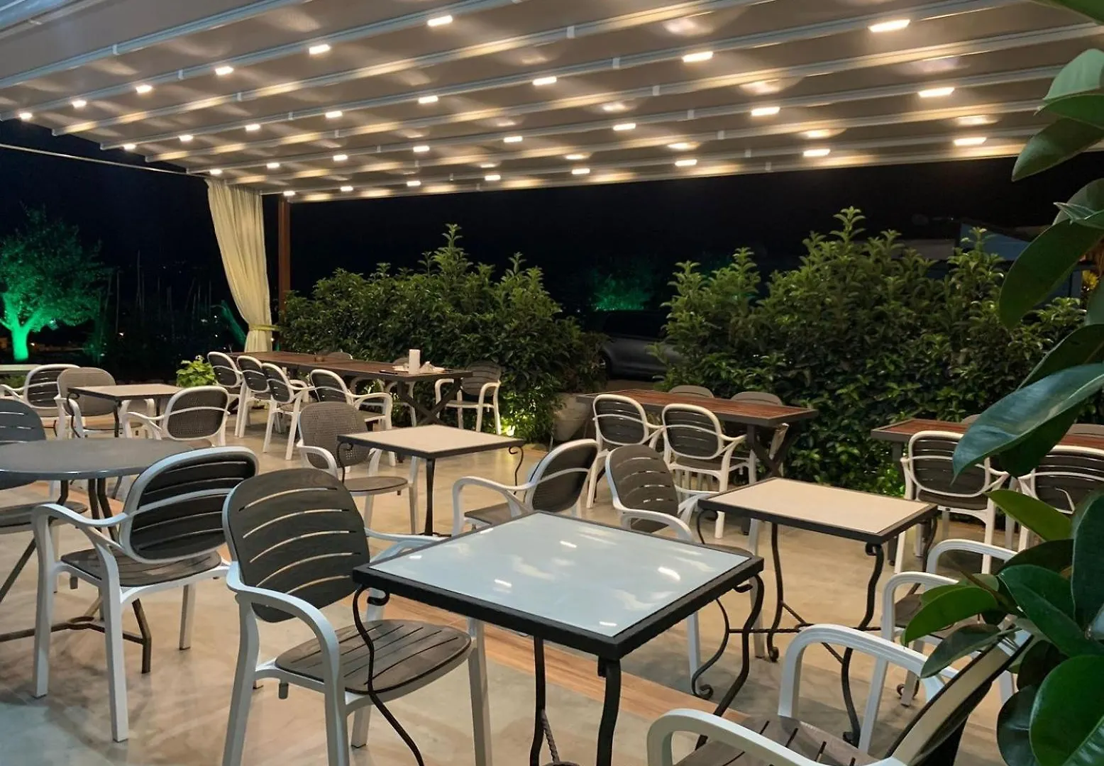 Vila Marjana Sarande Albania